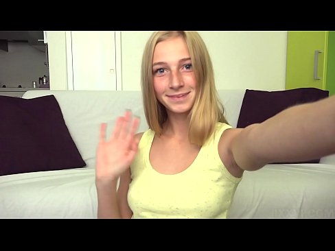 ❤️ Ko mi je dolgčas, lenobno masturbiram svojo rožnato pičko ️ Sex video pri nas