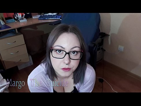 ❤️ Seksi dekle z očali globoko sesa dildo pred kamero ️ Sex video pri nas