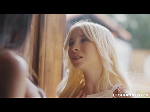 ❤️ Dekle pride domov čez nekaj mesecev in na koncu poje pičko svoje mačehe ️ Sex video pri nas