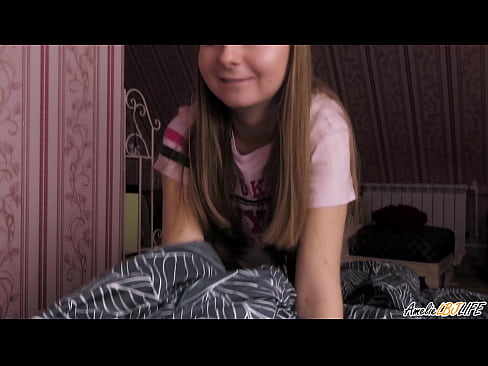 ❤️ Blondinka globoko sesa svojega prijatelja in dobi spermo v usta ️ Sex video pri nas