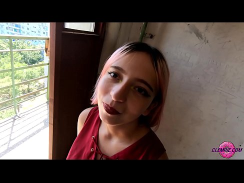 ❤️ Študentka čutno sesa neznanca v zaledju - sperma na njegovem obrazu ️ Sex video pri nas
