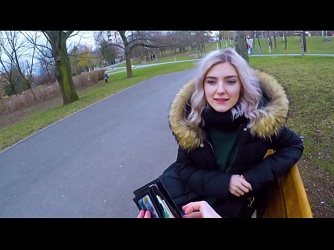 ❤️ Pogoltne tujčevo vročo spermo za denar - fafanje v parku Eva Elfie ️ Sex video pri nas